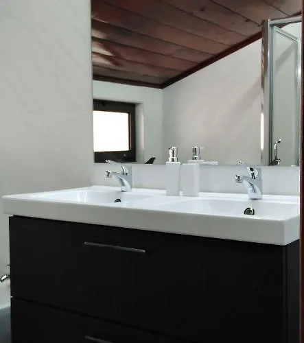 Casa Do Avo Xico - House - 6pax * ג'רס